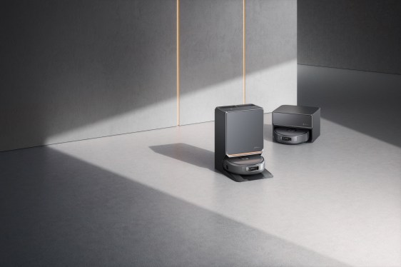 A picture of a Narwal Flow 2 robo vacuum cleaner